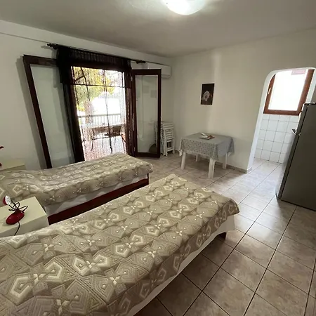 Mima - Shoreline House Sibenik