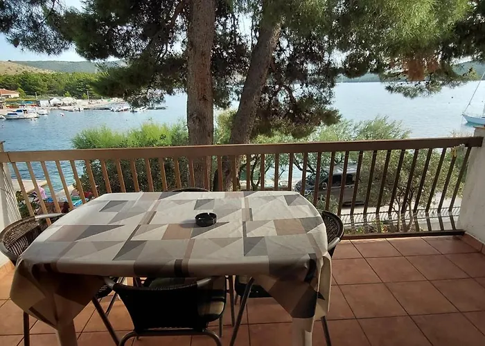 Mima - Shoreline House Sibenik